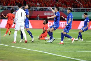 解说员袁甲：国足对新加坡不会再翻车了，问题是赢几个？